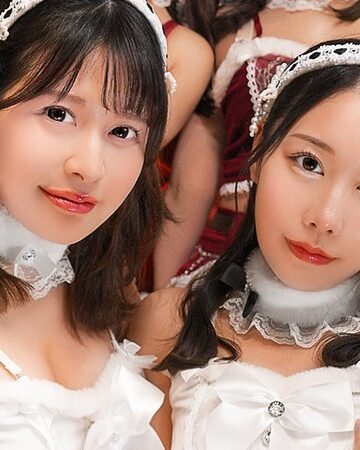 【フル動画】紅白の可愛いサンタコスを纏った美女たちと乱交SEX！抜群のプロポーションに度肝を抜かされた男たちはフル勃起！まさに性なる夜といわんばかりのクリスマスナイトに発展！【ことね/まいな/えみ/ななみ】Verことね＆まいな｜1vrnc00089